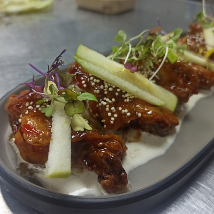 BOLAS DE POLLO EN SALSA COREANA - restaurante en Kabuky - Aguilas