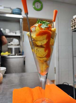 PATATAS BRAVAS  - restaurante en Kabuky  - Aguilas 