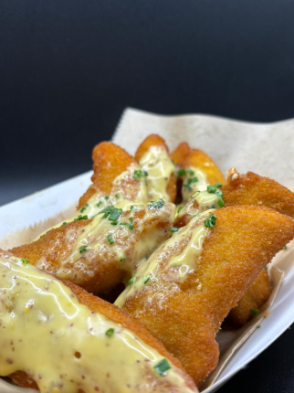 Fingers de pollo con miel y mostaza - restaurante en Brutal Caleya Food - Mieres