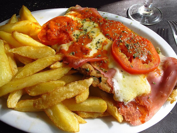 Milanesa de Ternera a la Napolitana con patatas Fritas - restaurante en TALLER DE SABORES Almeria - Huercal de Almeria