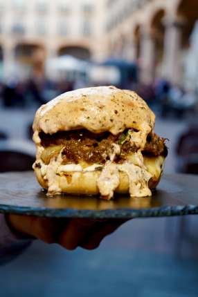 Carrillera Trufada- BURGER DE ABRIL  - restaurante en FUSION GOURMET ELDA - ELDA