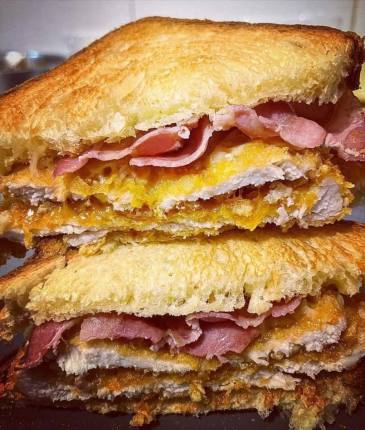 Deluxe sandwich 6.50€ - restaurante en The best food - RESIDENCIAL EL QUIÑON