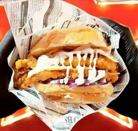 Truffle burger 8.00€ - restaurante en The best food - RESIDENCIAL EL QUIÑON