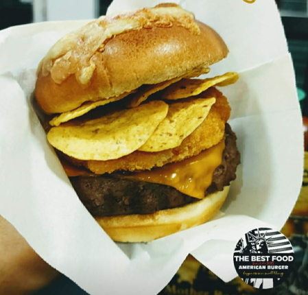Santa Mónica burger 9.00€ - restaurante en The best food - RESIDENCIAL EL QUIÑON
