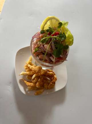 Ceviche de Salmón & Camarones - Restaurante en Secretos a Bordo - Recoleta, Santiago