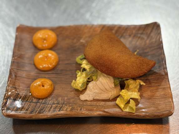 Empanadilla de cochinillo. - restaurante en Godoy Fondón  - Fondon