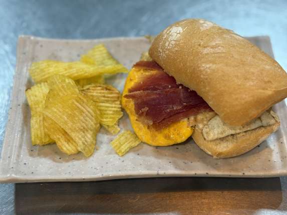 Huevo con jamón. - restaurante en Godoy Fondón  - Fondon