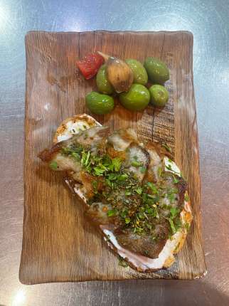 Tosta de secreto chimichurri y alioli. - restaurante en Godoy Fondón  - Fondon