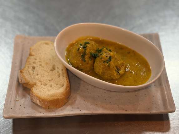 Albóndigas en salsa de almendras. - restaurante en Godoy Fondón - Fondon