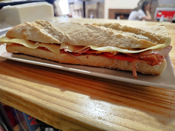 Trifásico  - restaurante en Café Bar Palmeras - Porto do son