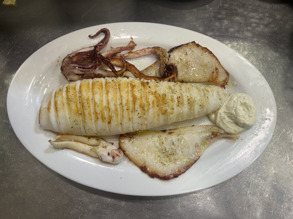 Calamar a la plancha - restaurante en Cafeteria Altamira - Madrid