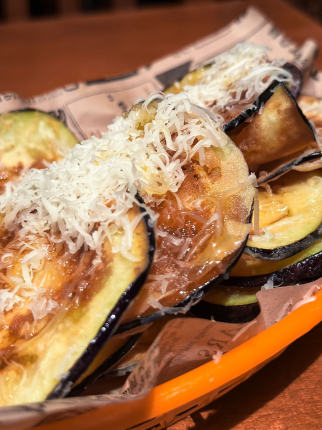 CHIPS DE BERENJENA Y PARMESANO - restaurante en DON PORFI - Barcelona