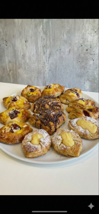 Facturas Surtidas x docena (solo para llevar) - cafeteria en Cuca y Manuel - Caba - San Telmo