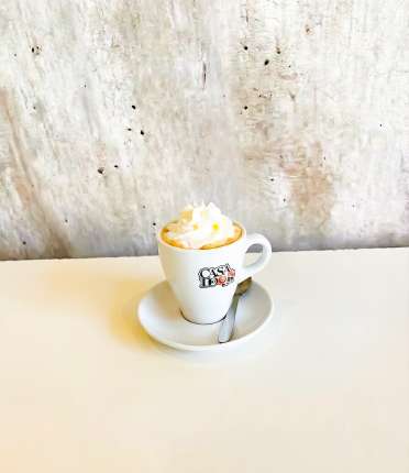 Café Americano con crema - cafeteria en Cuca y Manuel - Caba - San Telmo