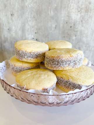 Alfajor de maicena grande  - cafeteria en Cuca y Manuel - Caba - San Telmo