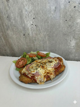 Suprema Napolitana de pollo al plato con guarnición de ensalada - cafeteria en Cuca y Manuel - Caba - San Telmo