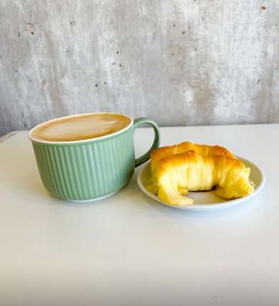 Café con leche Tazón GRANDE con 2 medialunas - cafeteria en Cuca y Manuel - Caba - San Telmo