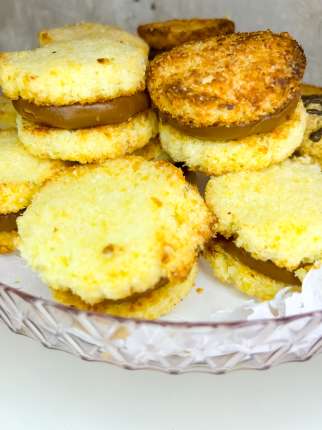 alfajor de coco grande por unidad - cafeteria en Cuca y Manuel - Caba - San Telmo