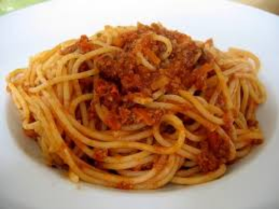 Spaghetti alla bolognese (Spaghetti con la tradicional salsa boloñesa de tomate y ternera) - bar en Venecia Coffee-Bar - Villafranca del Bierzo