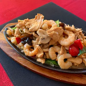 PARRILLADA DE POLLO - restaurante en RESTAURANT KUNFO - santiago