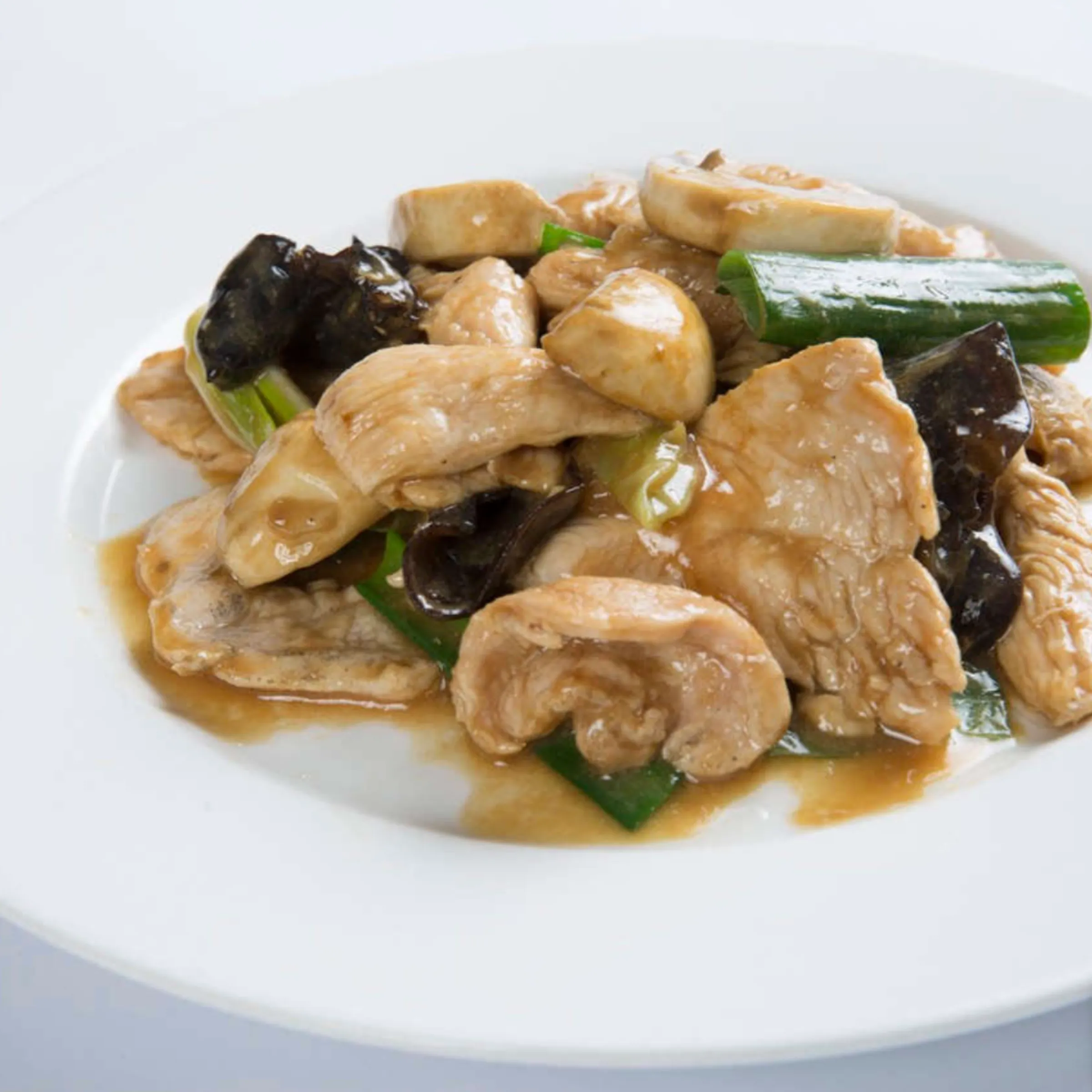 POLLO CON CHAMPIÑON - restaurante en RESTAURANT KUNFO - santiago